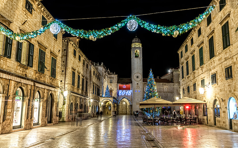 העיר דוברובניק מתקשטת לקראת חג המולד